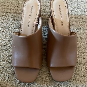 NEW Women’s Heel Sandals - SIZE 7.5W
